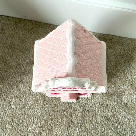 Cupcakes & Cashmere Valentines Day house - Picture 4 of 9